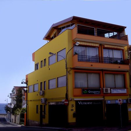 Pozzo Lazzaro Apartments Santa Teresa Di Riva Extérieur photo