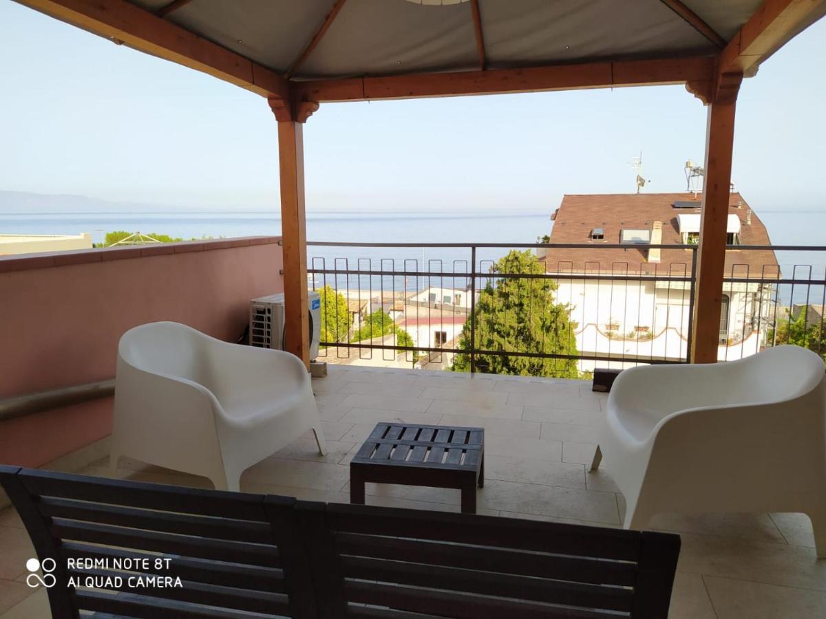 Pozzo Lazzaro Apartments Santa Teresa Di Riva Extérieur photo