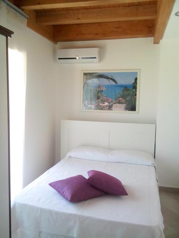 Pozzo Lazzaro Apartments Santa Teresa Di Riva Chambre photo