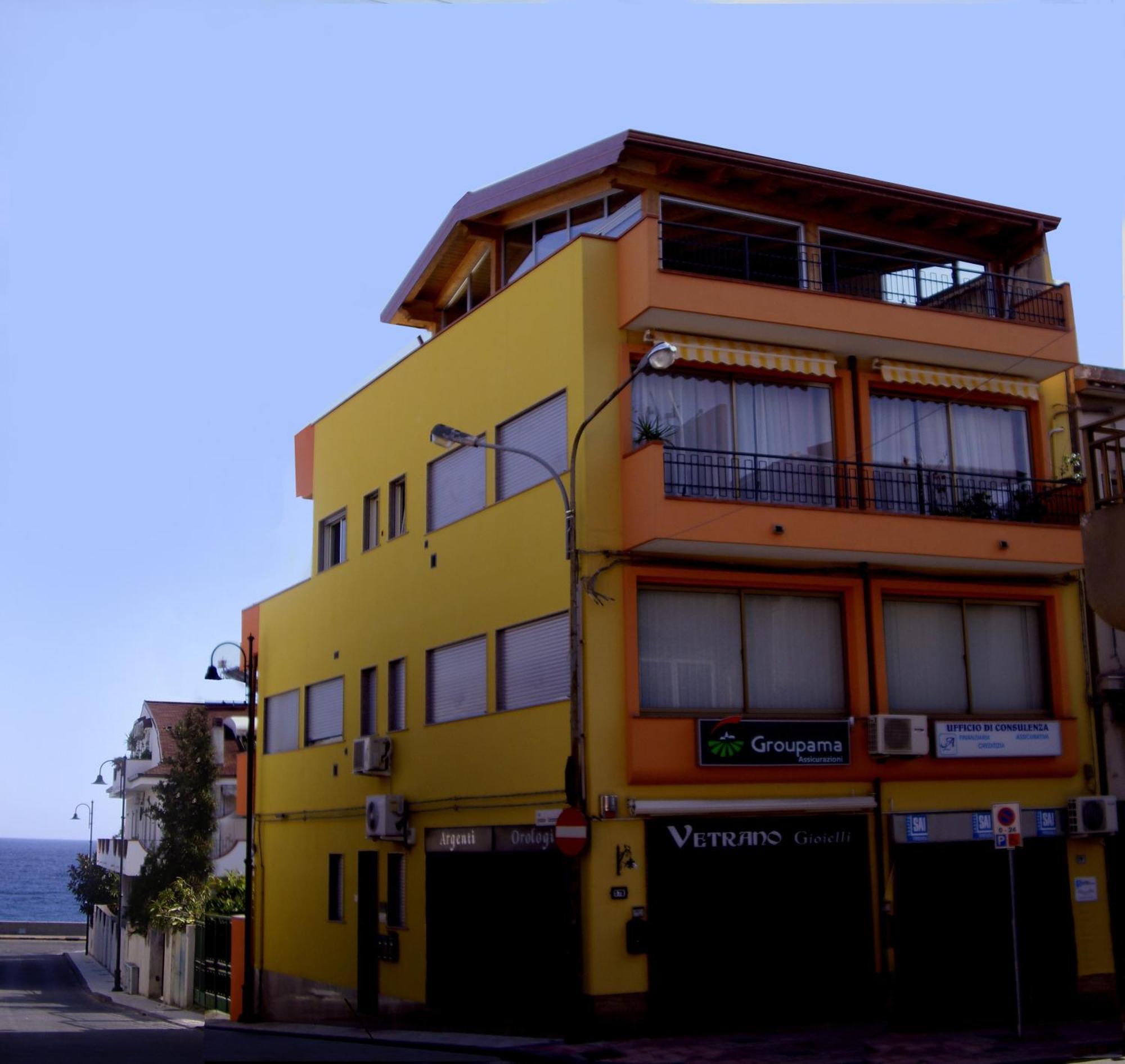 Pozzo Lazzaro Apartments Santa Teresa Di Riva Extérieur photo
